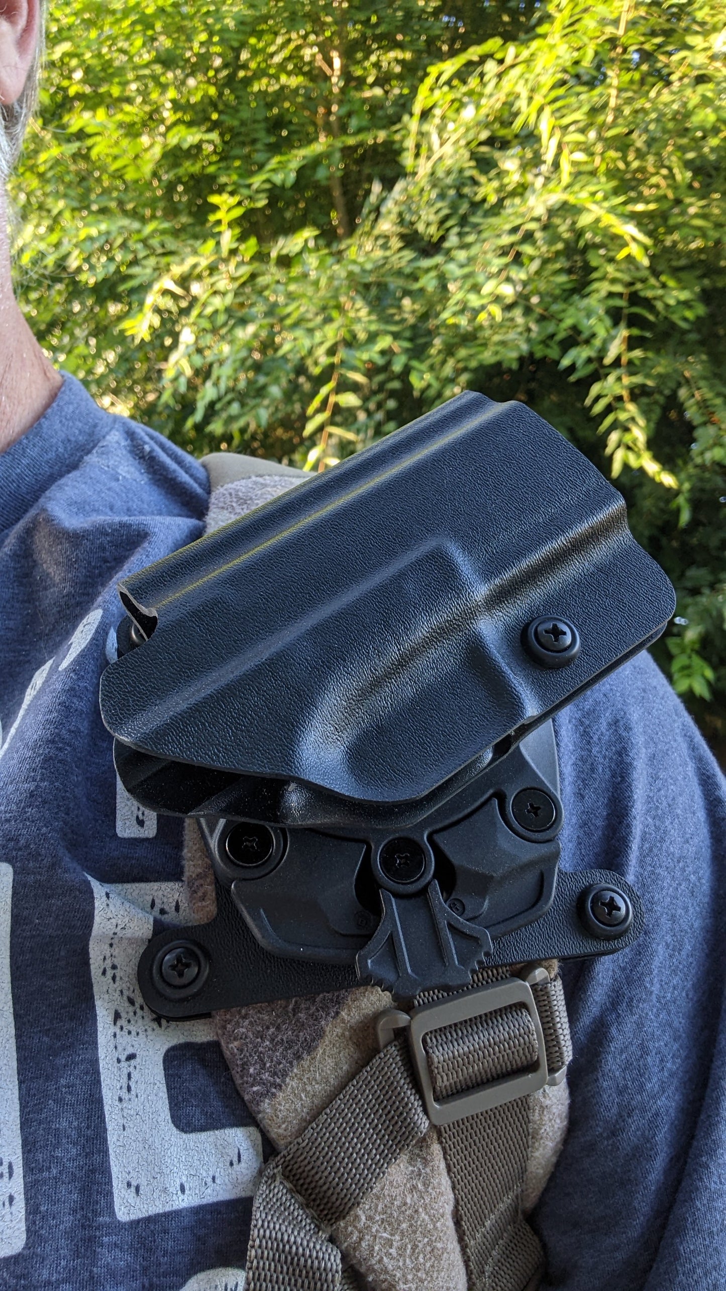 Backpack holster Securely carry your pistol on your backpack strap.
Fits straps up to 3 inches wide.